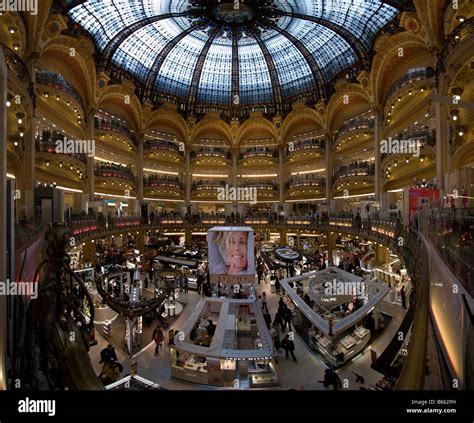 gallery lafayette paris chanel|CHANEL GALERIES LAFAYETTE HAUSSMANN.